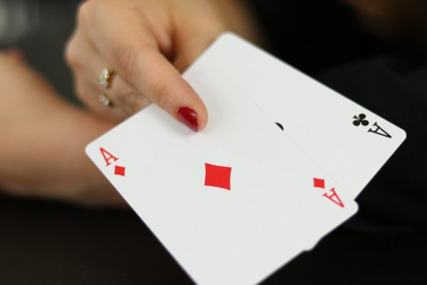 mg电子游戏攻略：卡牌桌游如何重塑思维训练与决策智慧