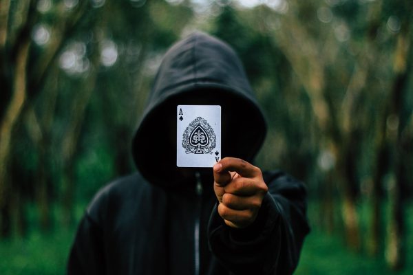 深度解读胜率密码：mg电子游戏攻略带你重塑真人荷官游戏认知